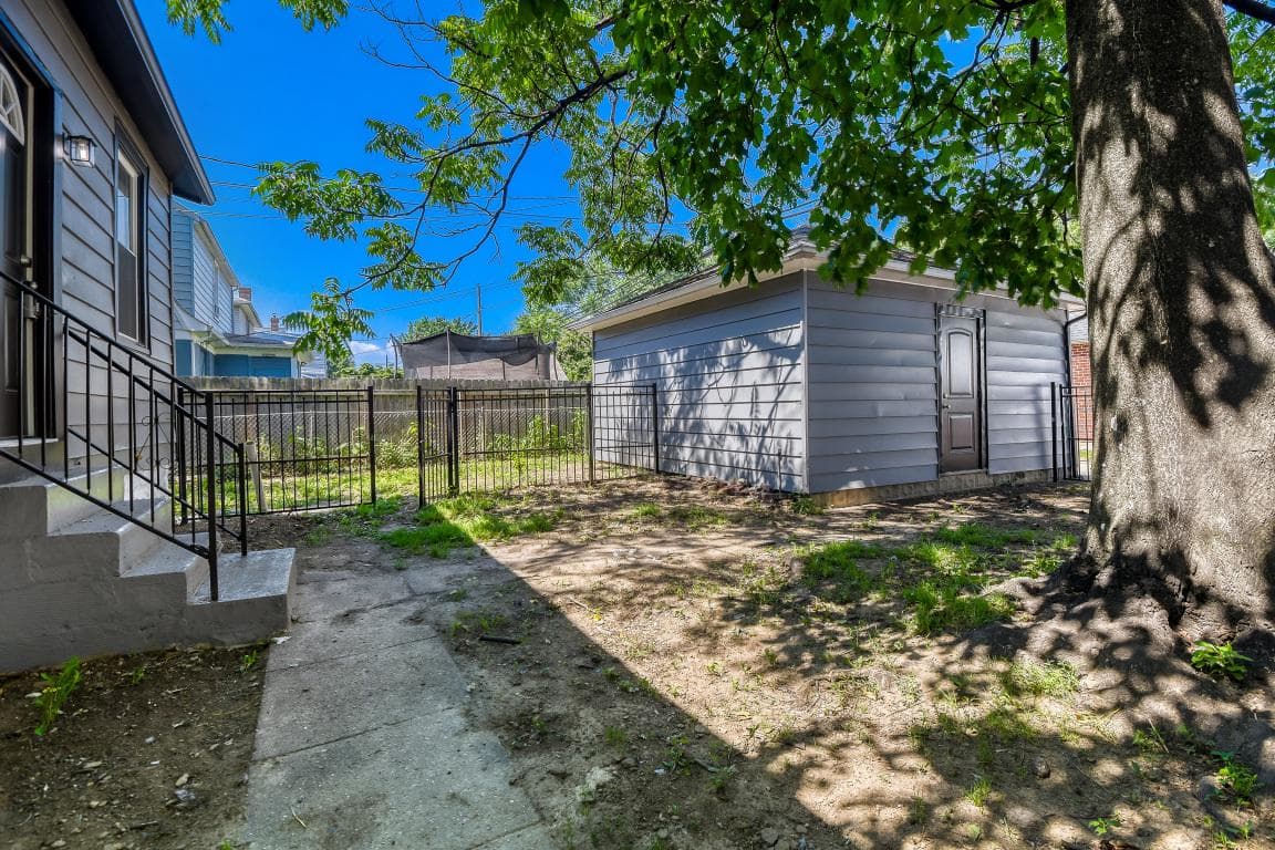 103 N Dundalk Avenue photo 11