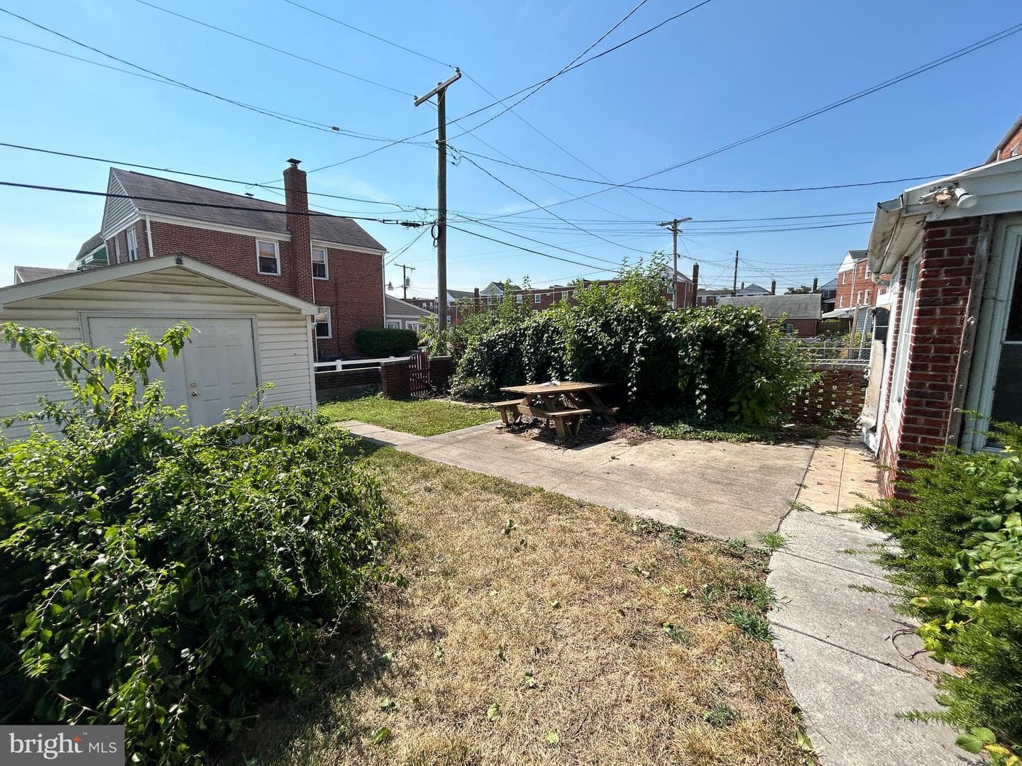 1813 Dunmere Road photo 4