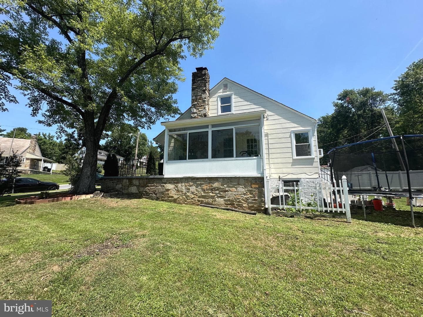 1901 Hillcrest Road photo 7