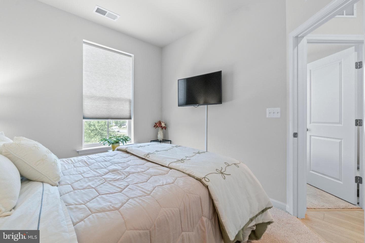 611 Ladywell Street photo 28