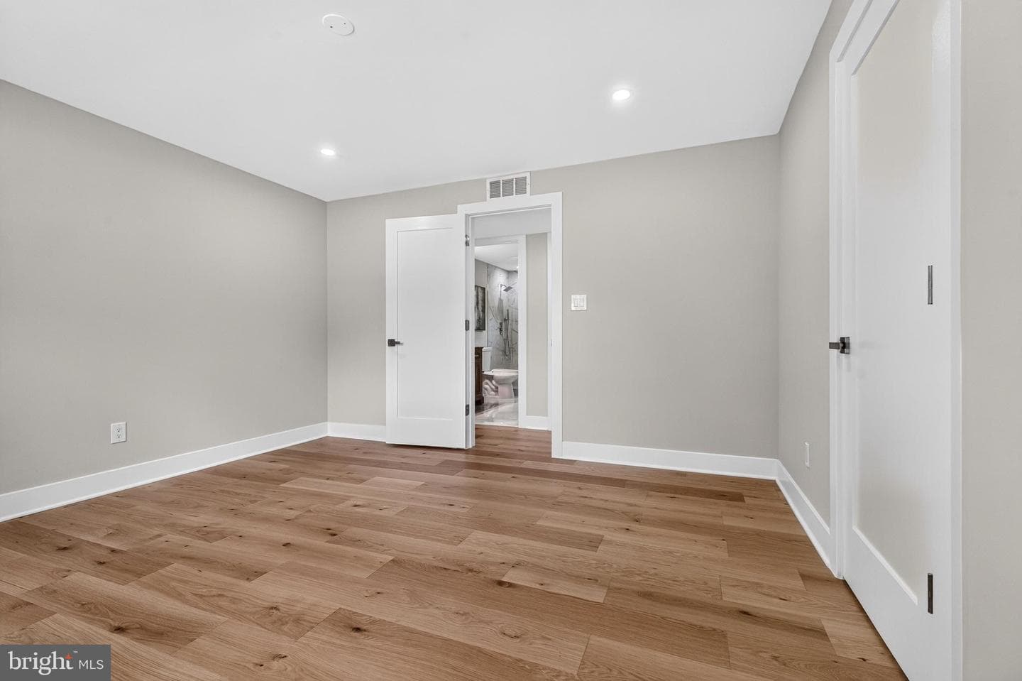 1127 Gypsy Lane W photo 28