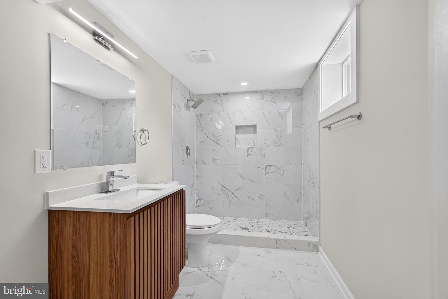 1127 Gypsy Lane W photo 47