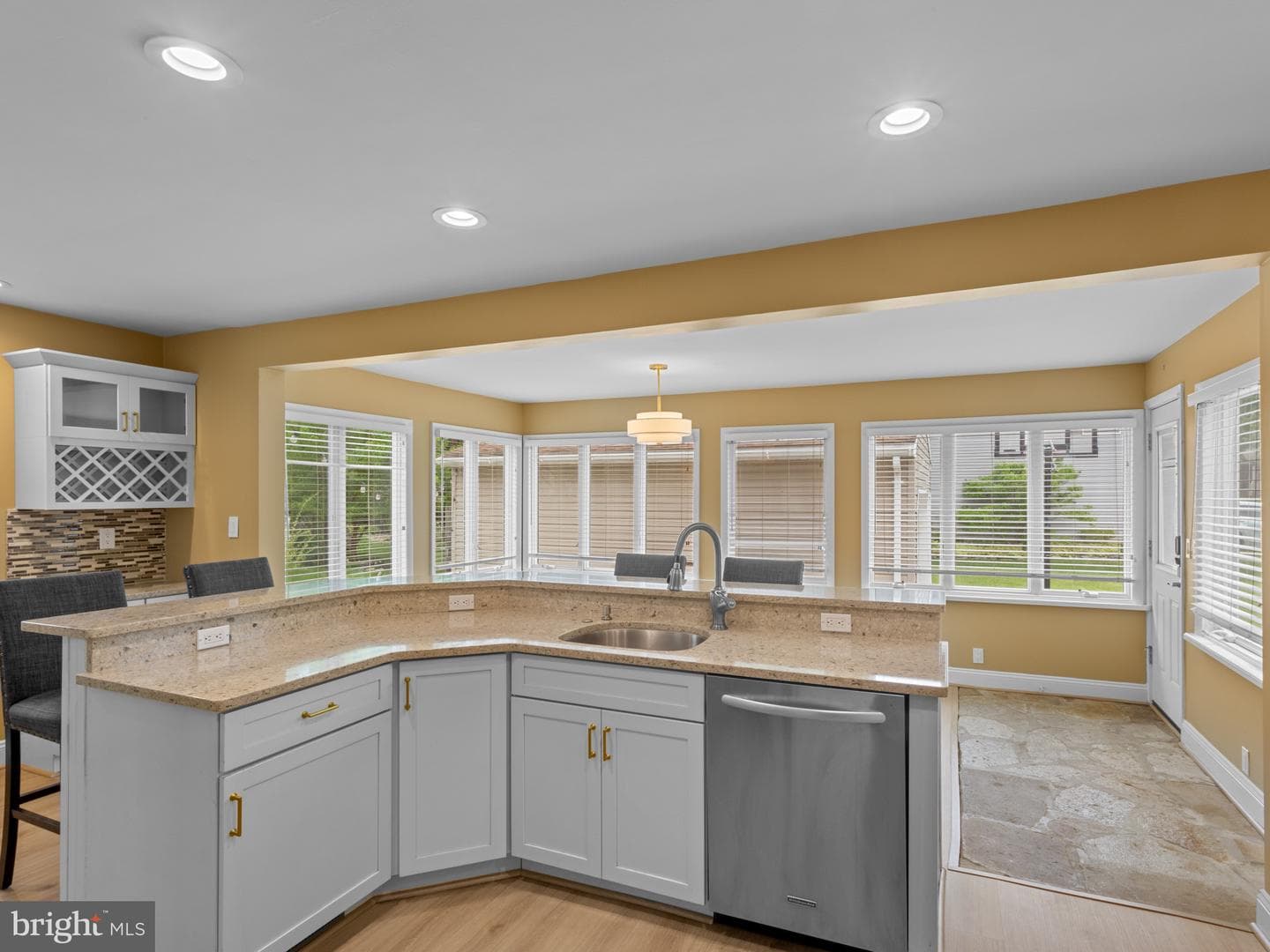 2109 Arlonne Drive photo 4