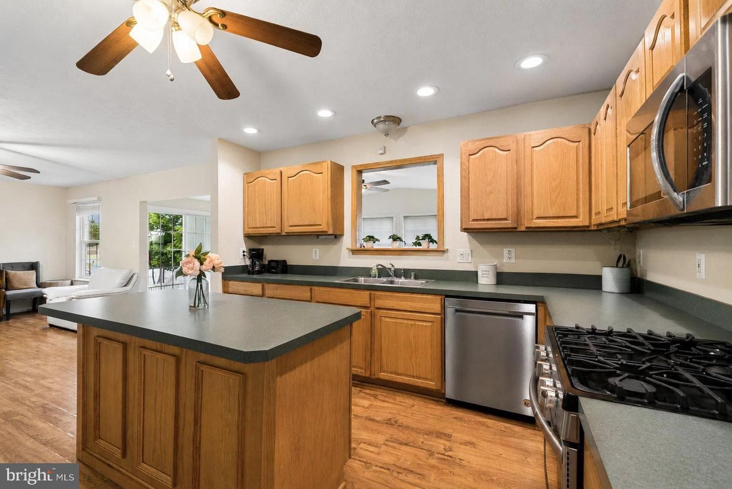 4725 Greencove photo 7