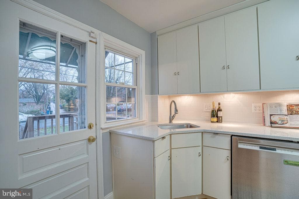 6471 Blenheim Road photo 14