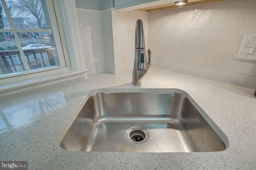 6471 Blenheim Road photo 17
