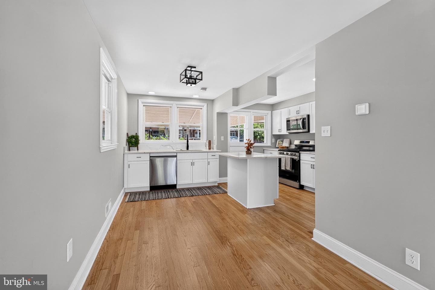2916 Southbrook Road photo 3