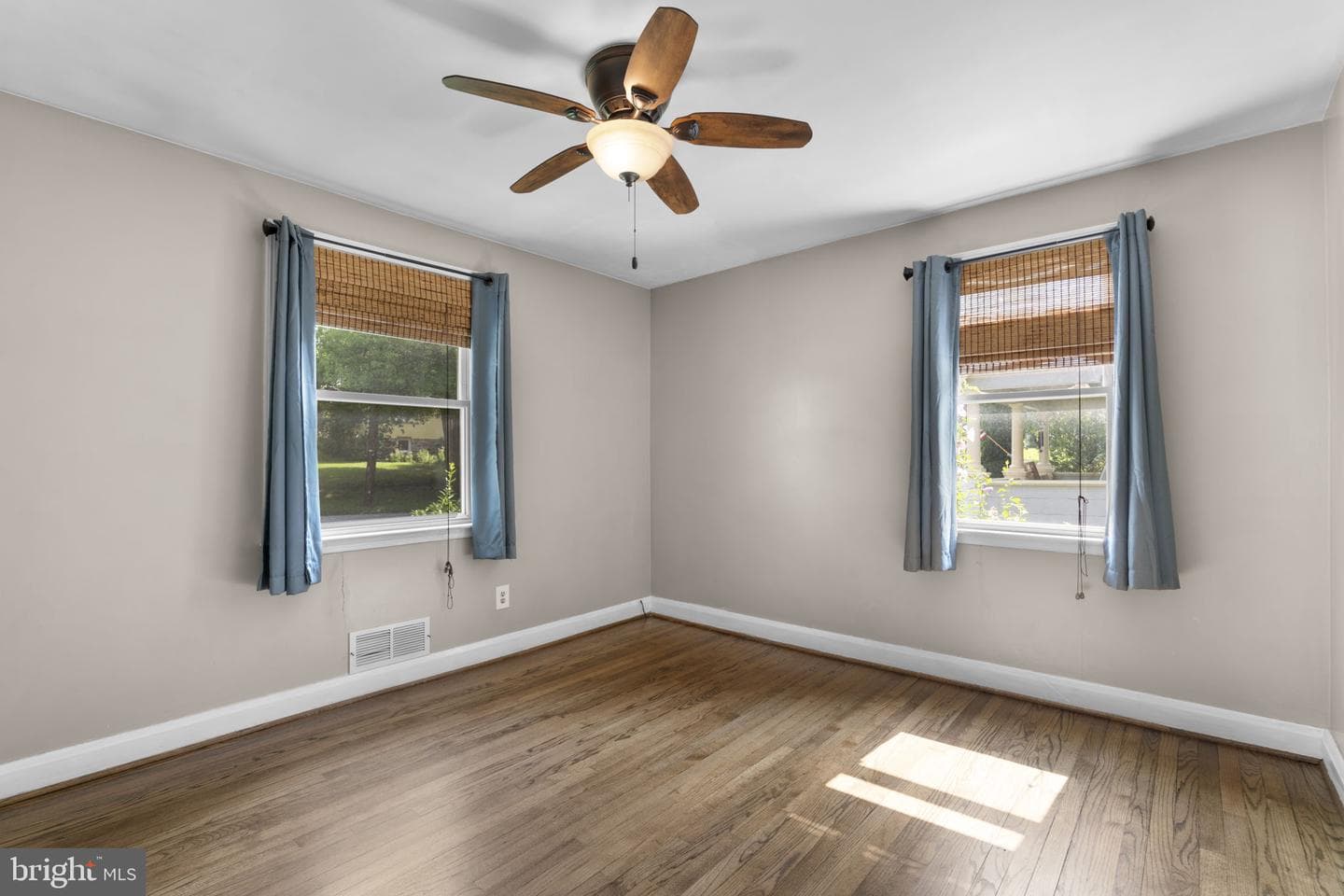 907 Woodsdale Road photo 12
