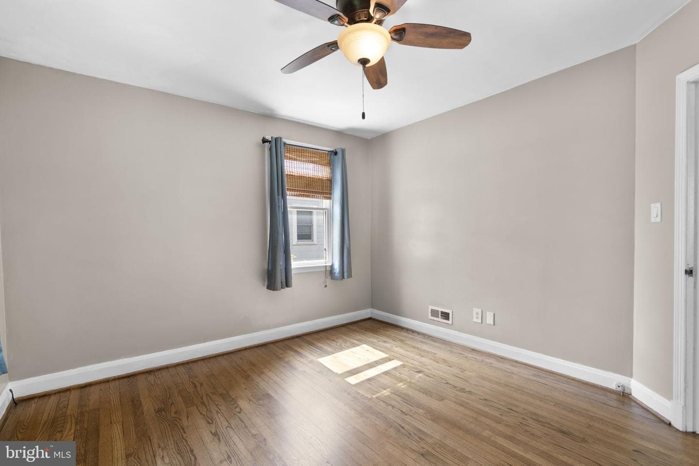907 Woodsdale Road photo 13