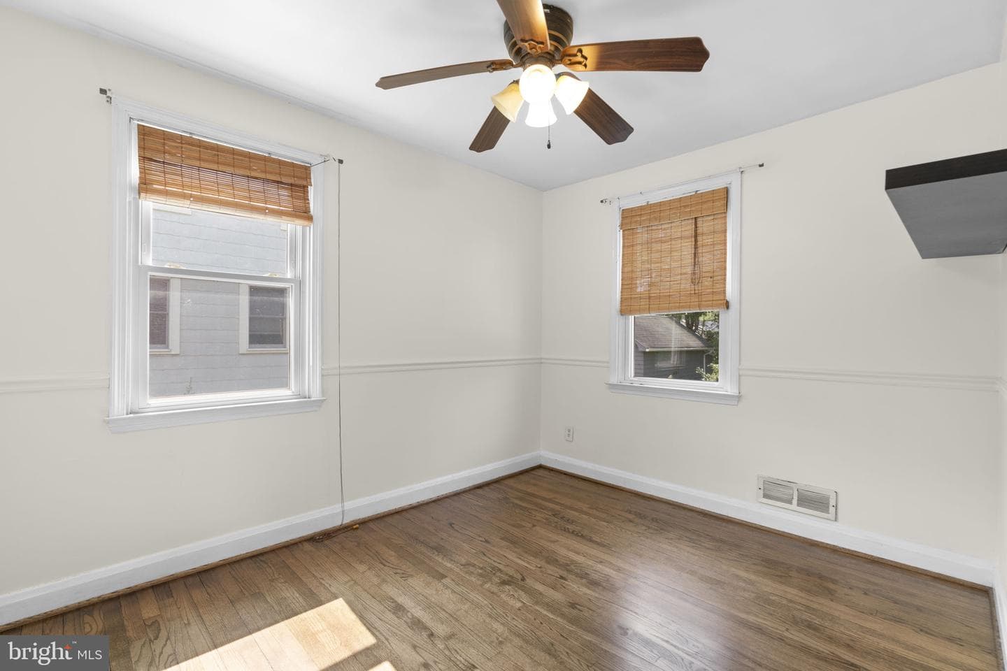 907 Woodsdale Road photo 15