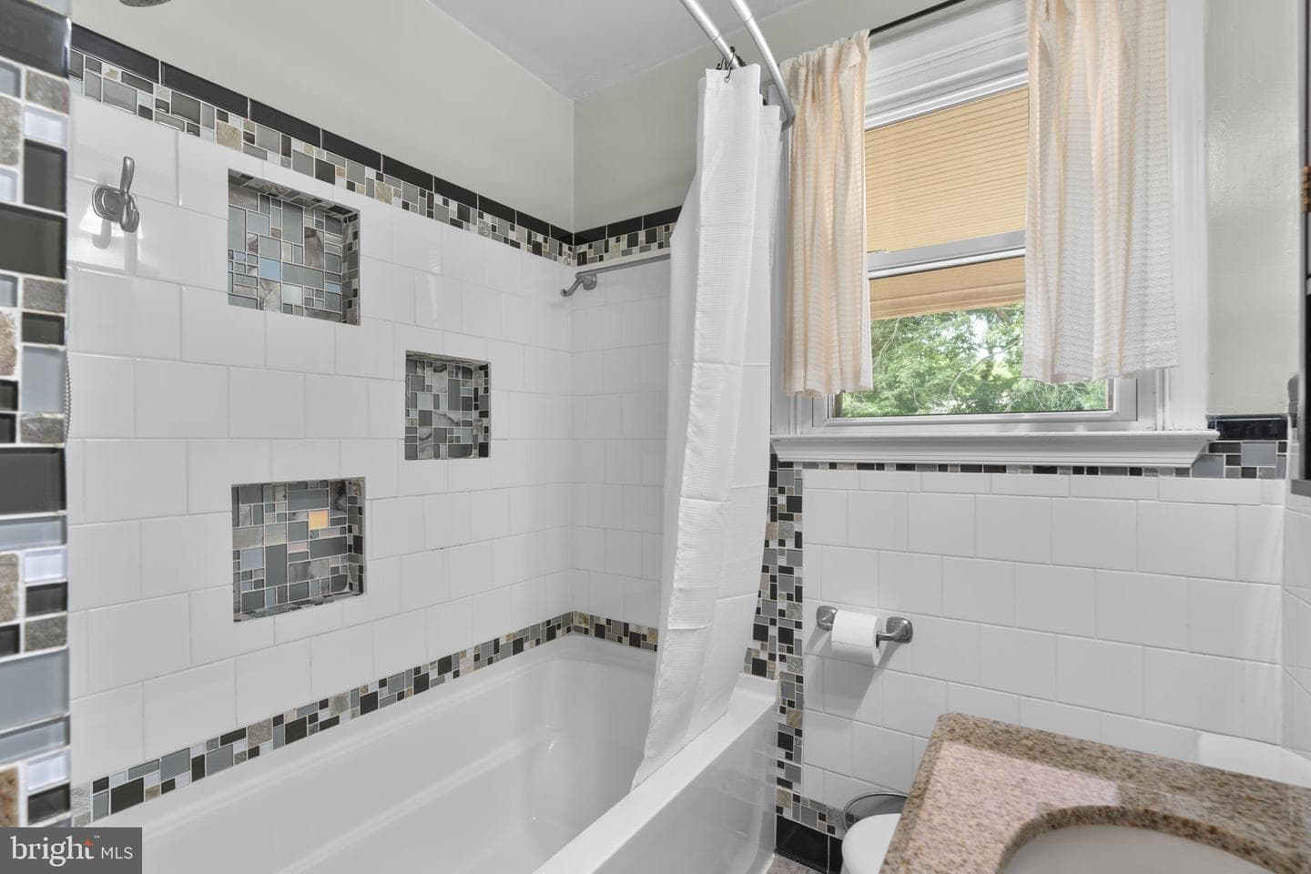 907 Woodsdale Road photo 18