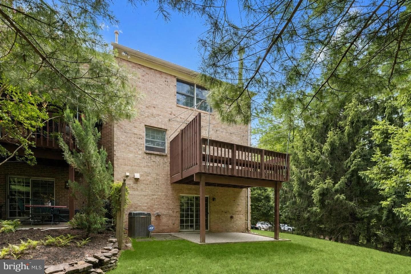 16 Hewetson Court photo 45