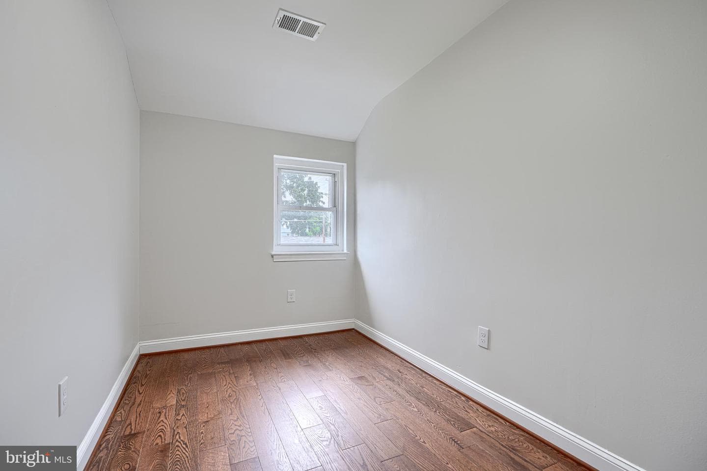 260 Ridge Avenue photo 27