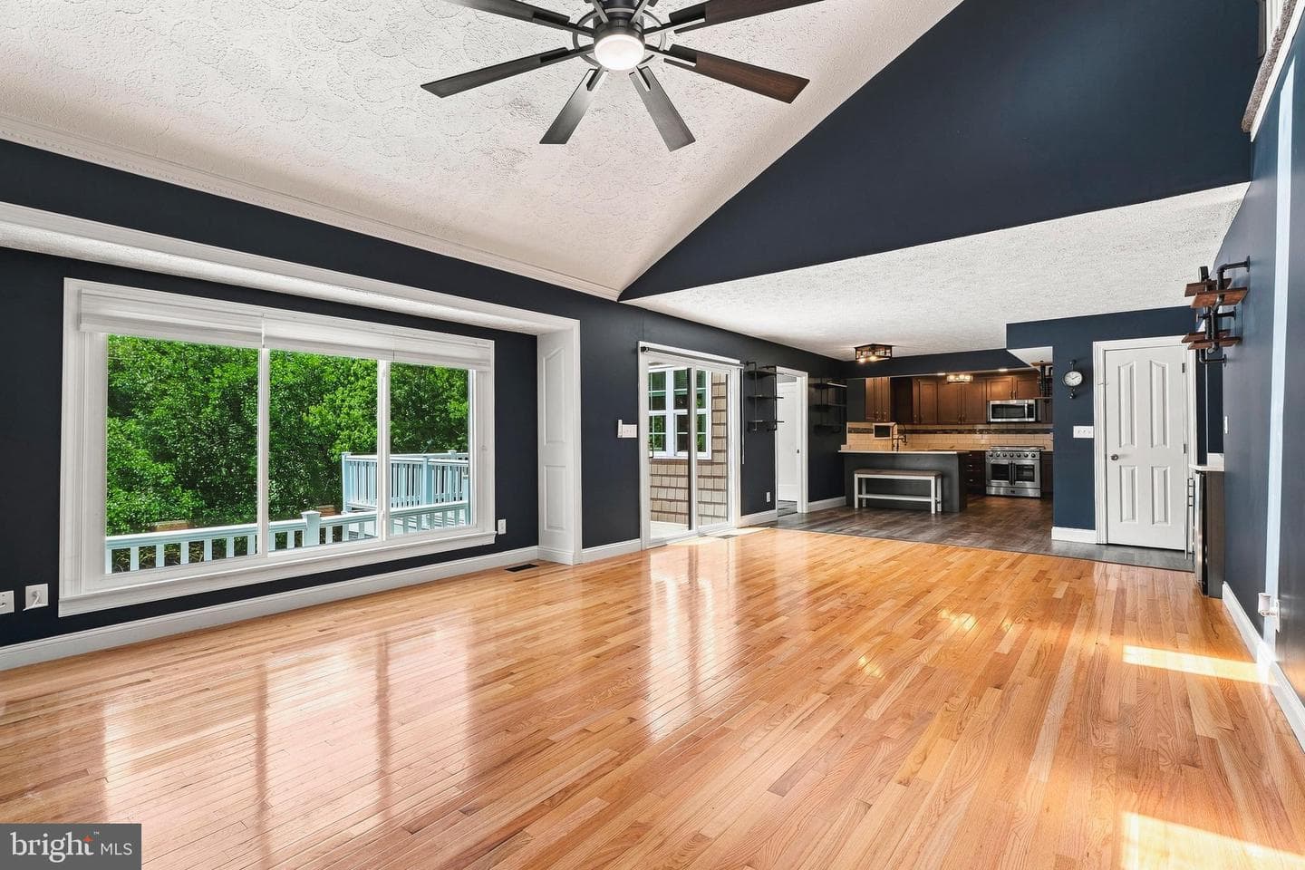 12424 Falls Road photo 25