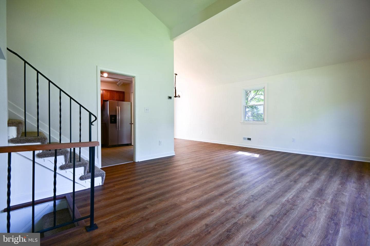 916 Beaverbank Circle photo 3