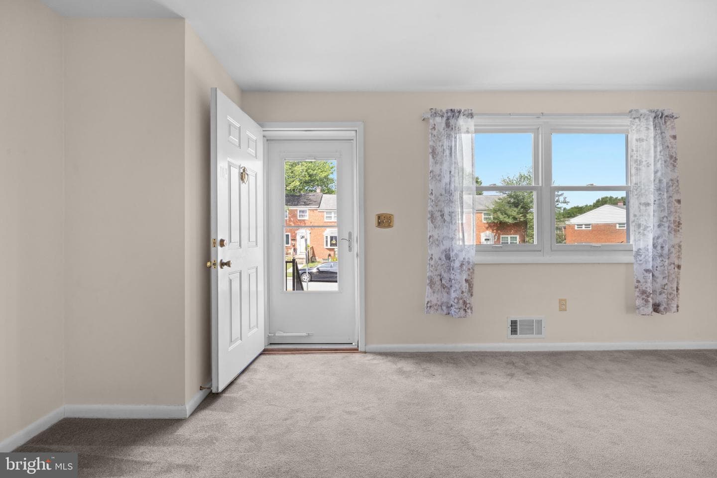 8549 Harris Avenue photo 3