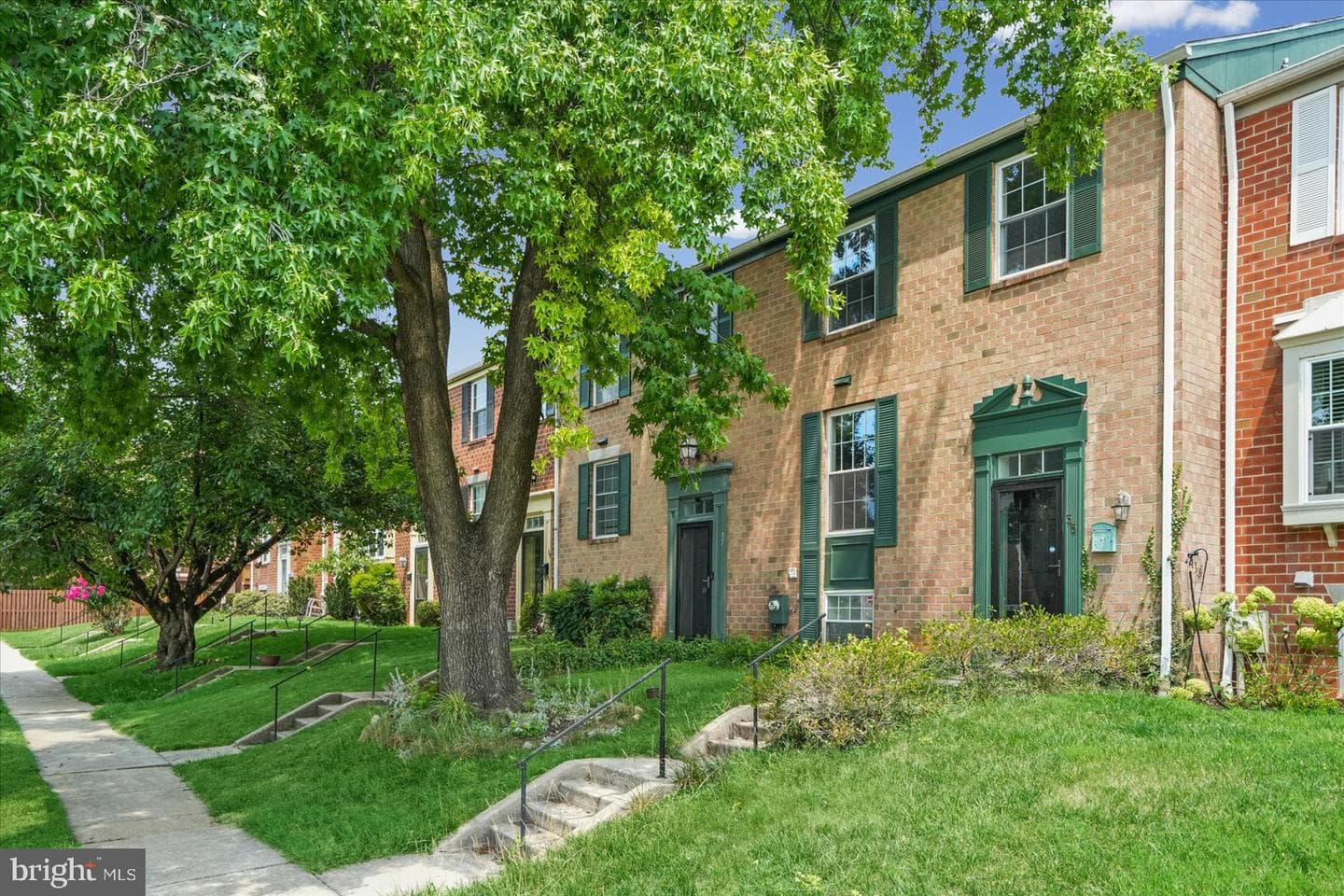 35 Blondell photo 1
