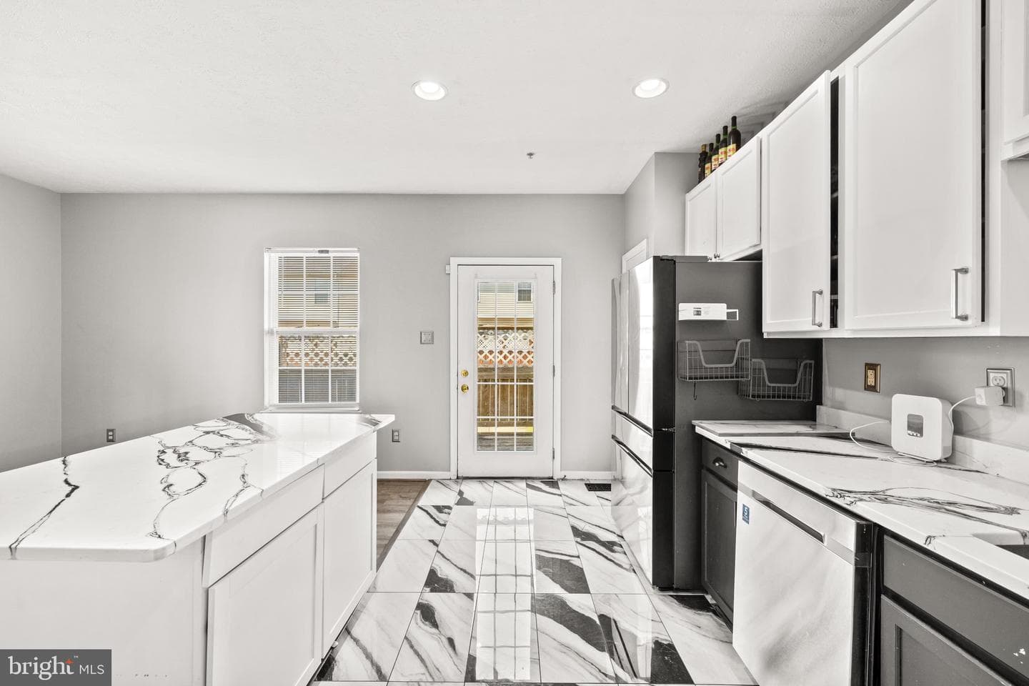 884 Lowe Road photo 11