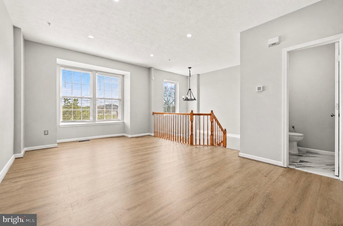 884 Lowe Road photo 9