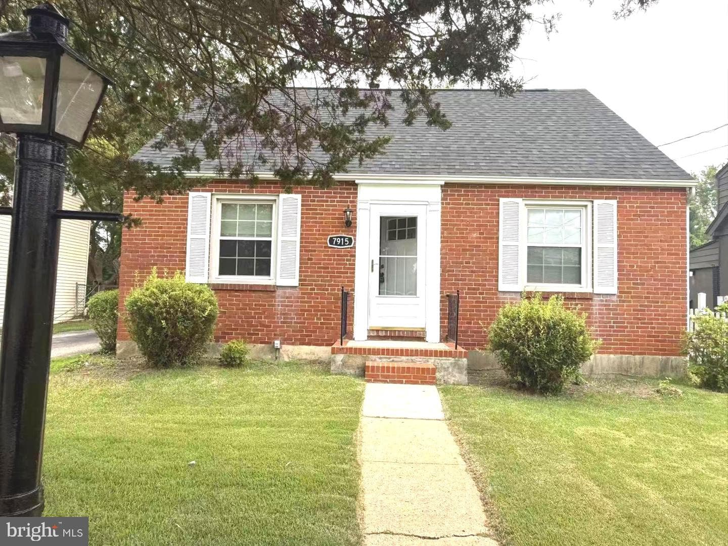 7915 Rolling View Avenue photo 1