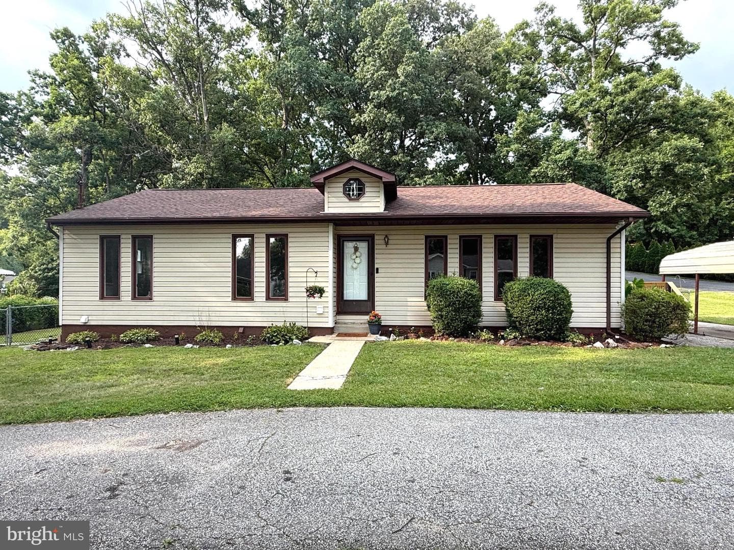 1418 Spring Avenue photo 2