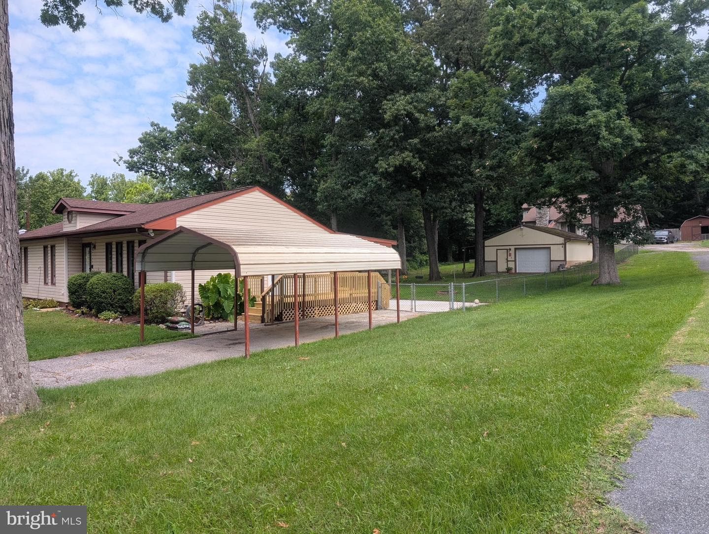 1418 Spring Avenue photo 3