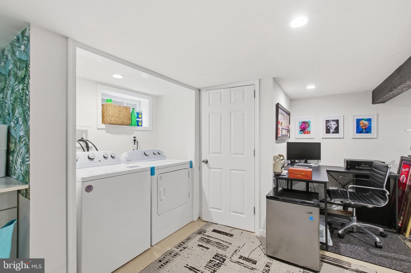 1742 Leslie Road photo 32