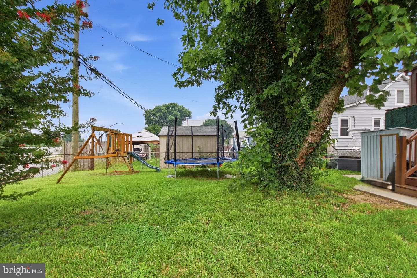 1742 Leslie Road photo 36