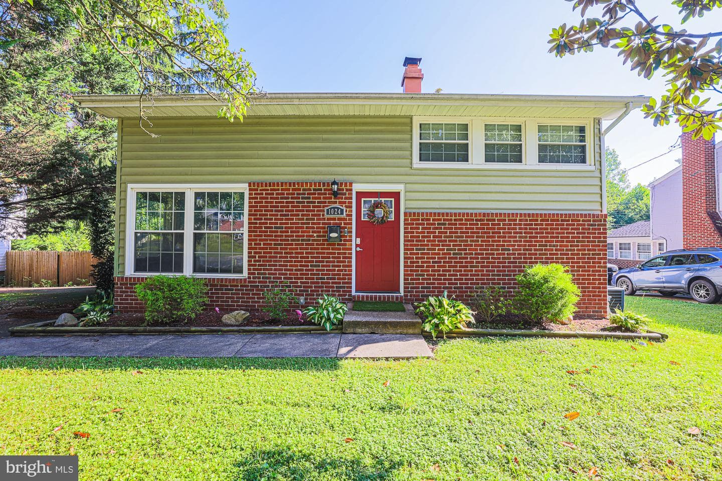 1024 Kenilworth Drive photo 1