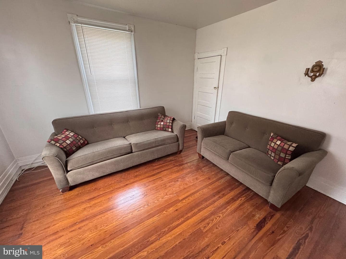 4409 Leeds photo 5