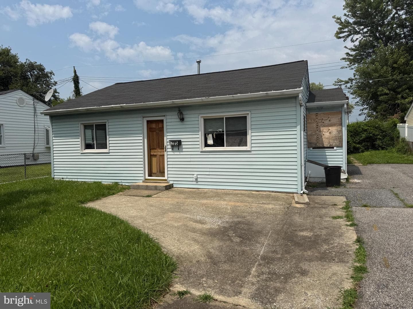1225 Fuselage Avenue photo 1