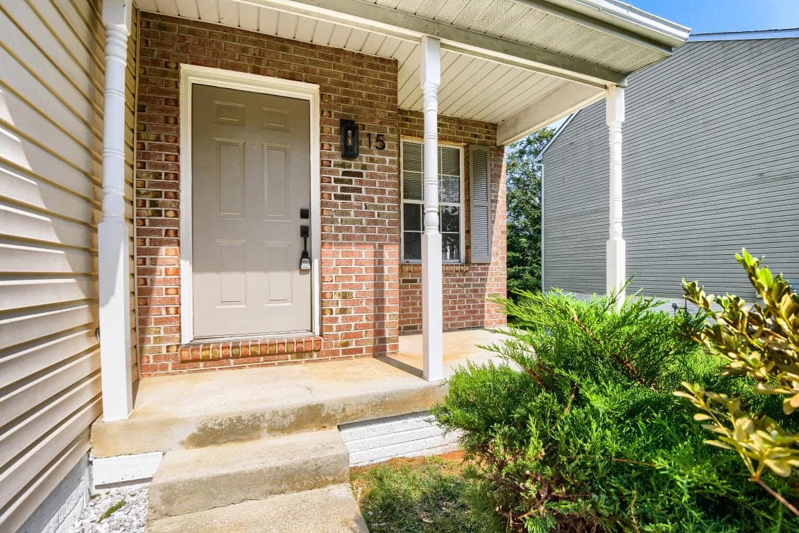 15 Saddlestone Court photo 1