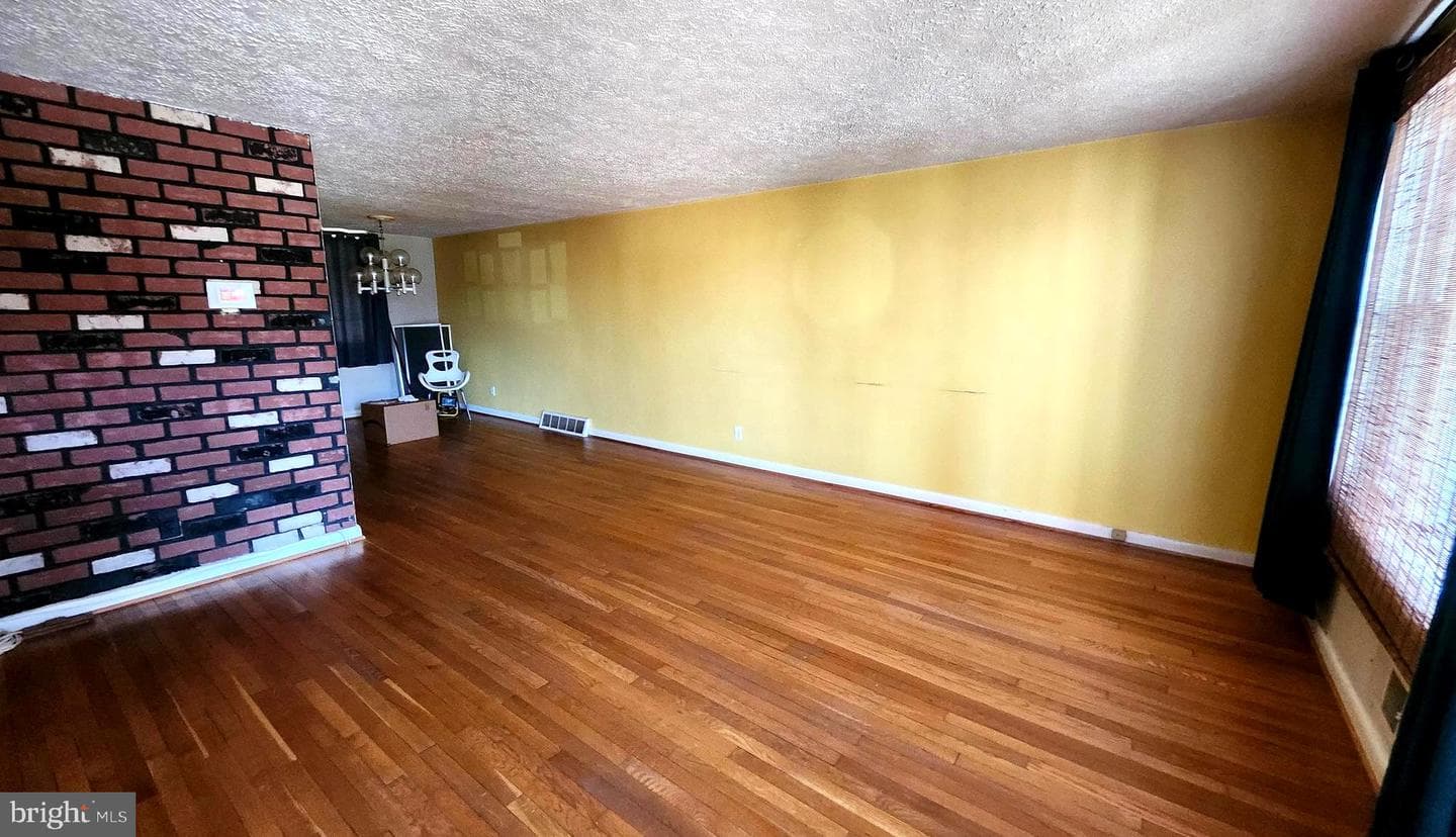 7393 Edsworth Road photo 3
