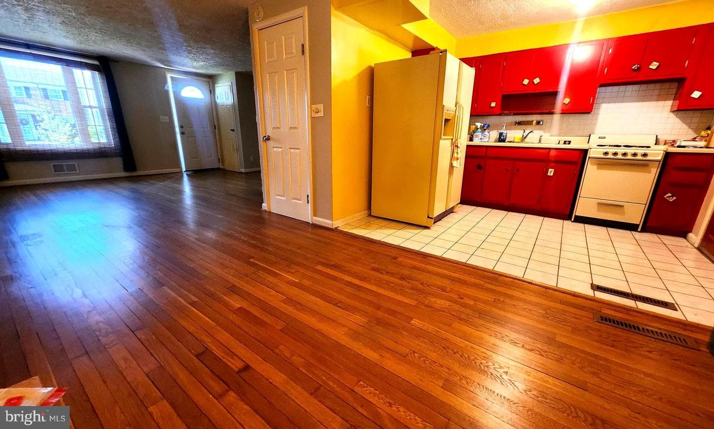7393 Edsworth Road photo 4