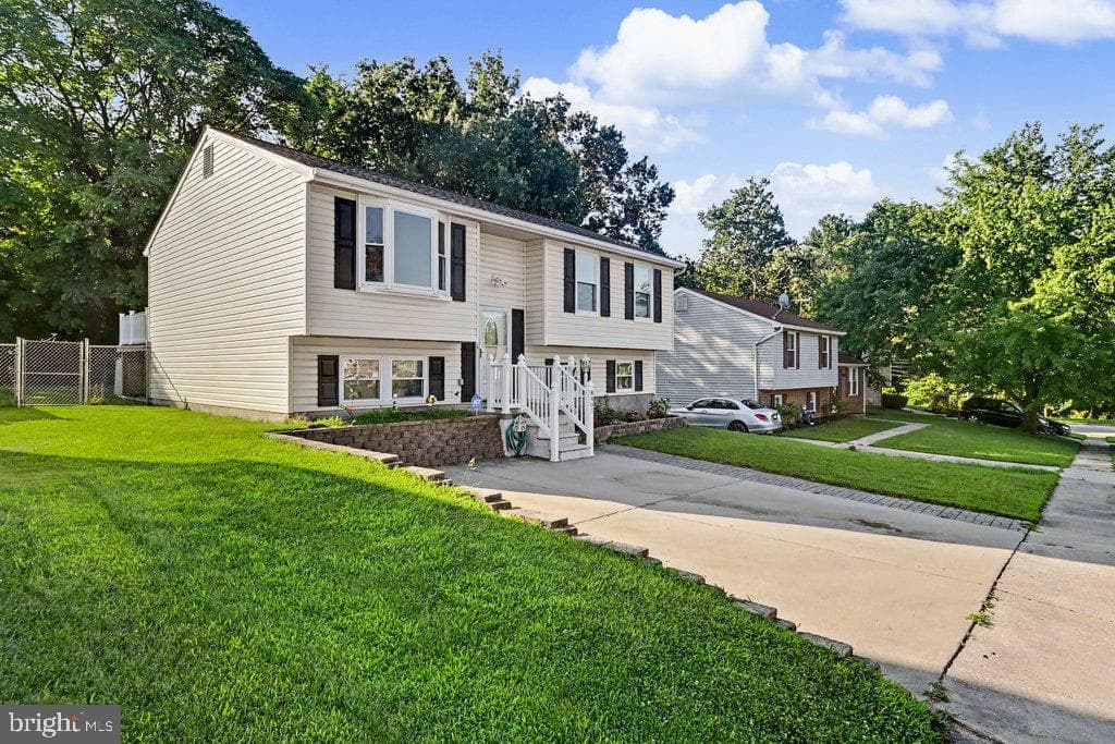 8805 Golden Tree Lane photo 1