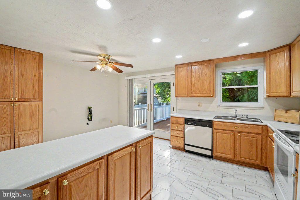 8805 Golden Tree Lane photo 11