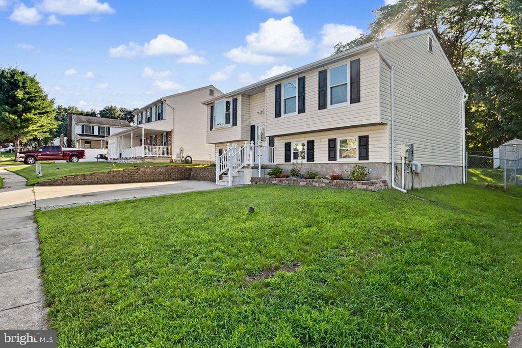 8805 Golden Tree Lane photo 3