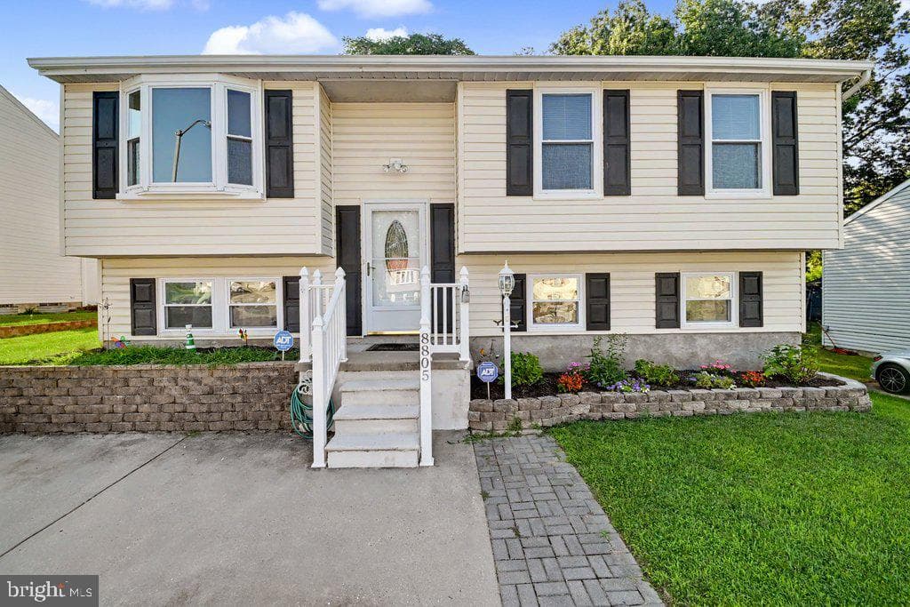 8805 Golden Tree Lane photo 4