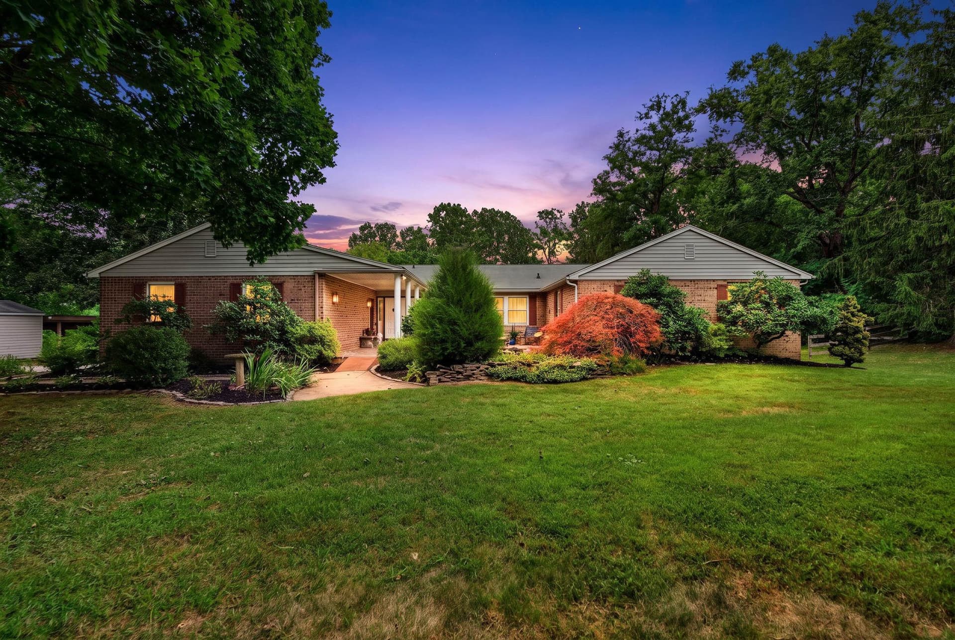 8 Manor Brook Road photo 1