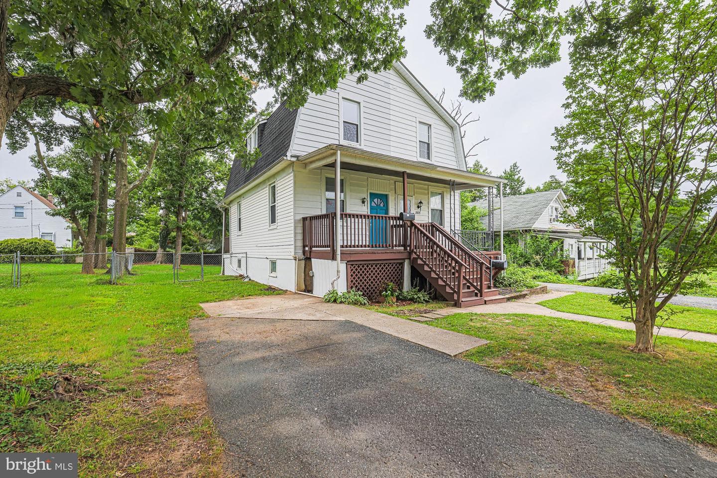 2811 Taylor Avenue photo 1