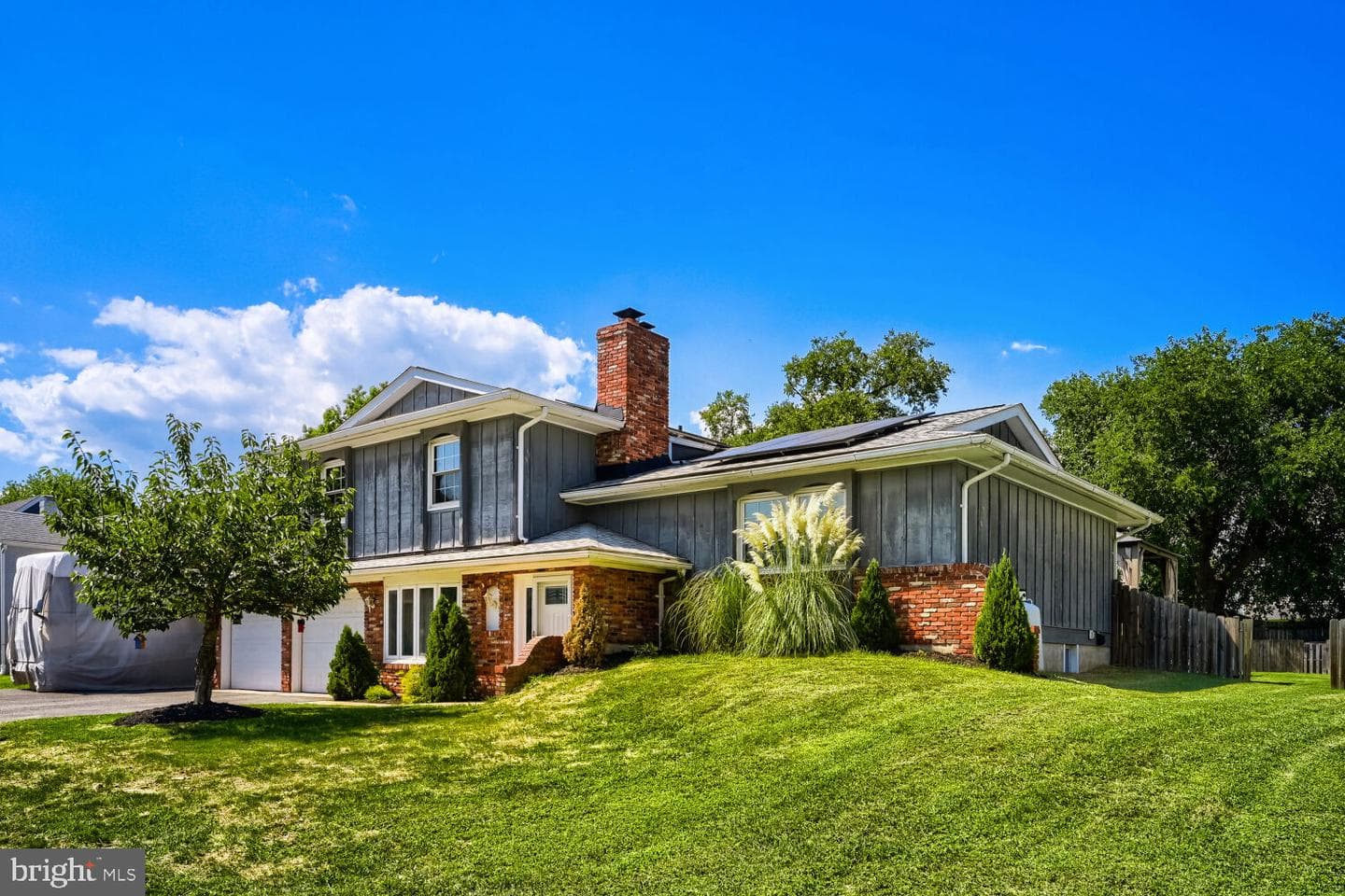 2414 Estelle Avenue photo 1
