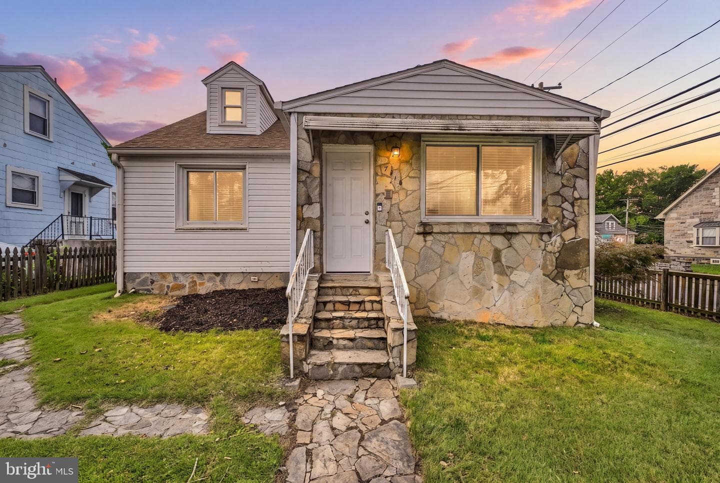 7718 Queen Anne photo 1