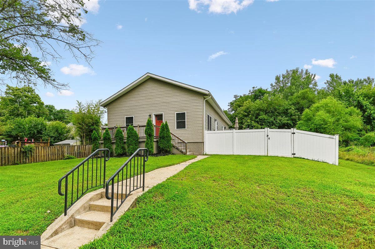 4316 Spencer Street photo 1