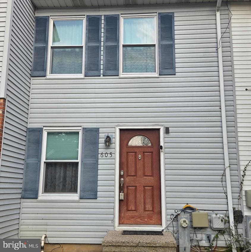 605 Glynock Place photo 1