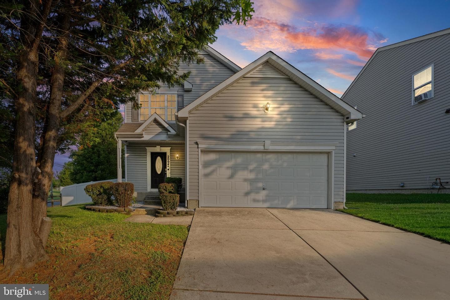 2094 Streamway Court photo 1