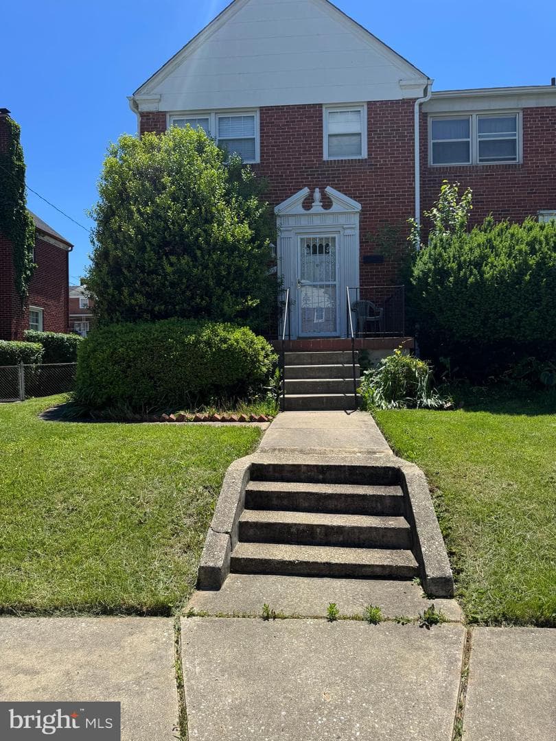 1525 Clairidge Road photo 1