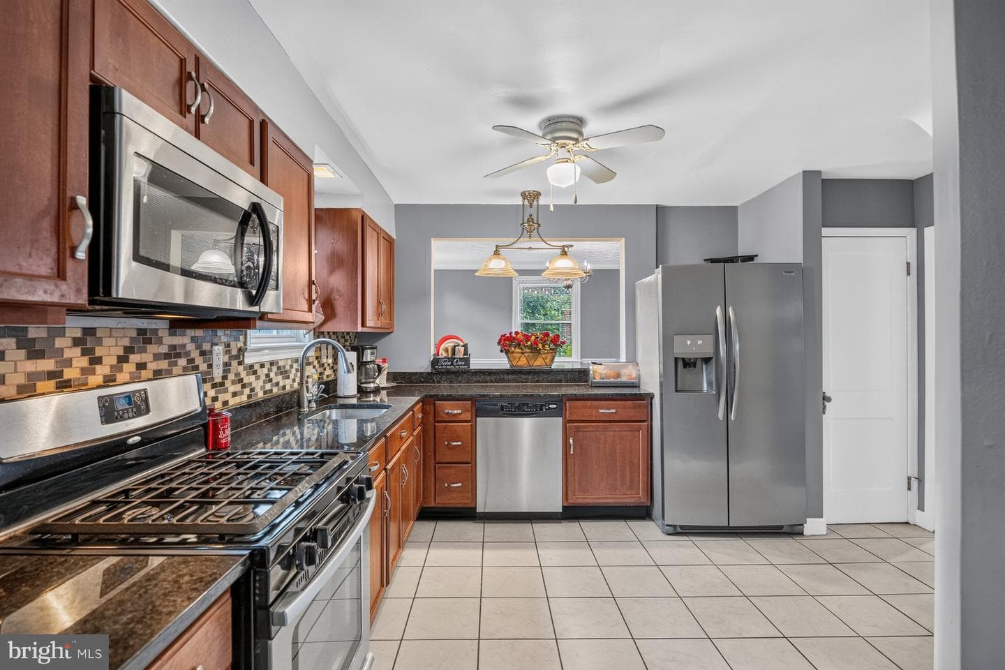 724 Charing Cross Road photo 1