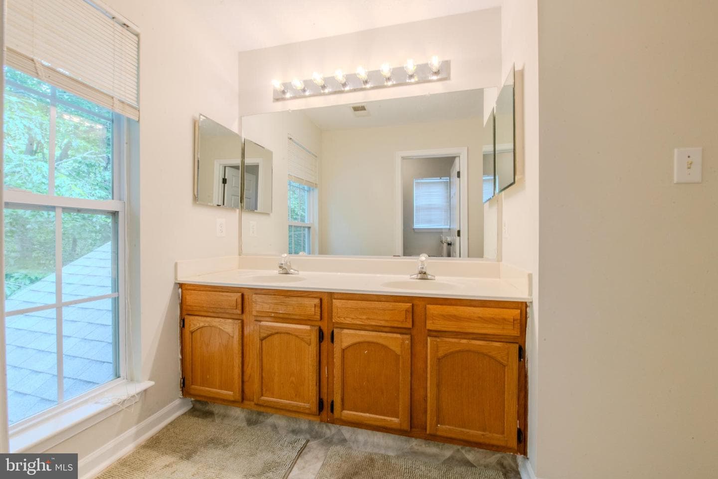 2424 Woodland Court photo 35