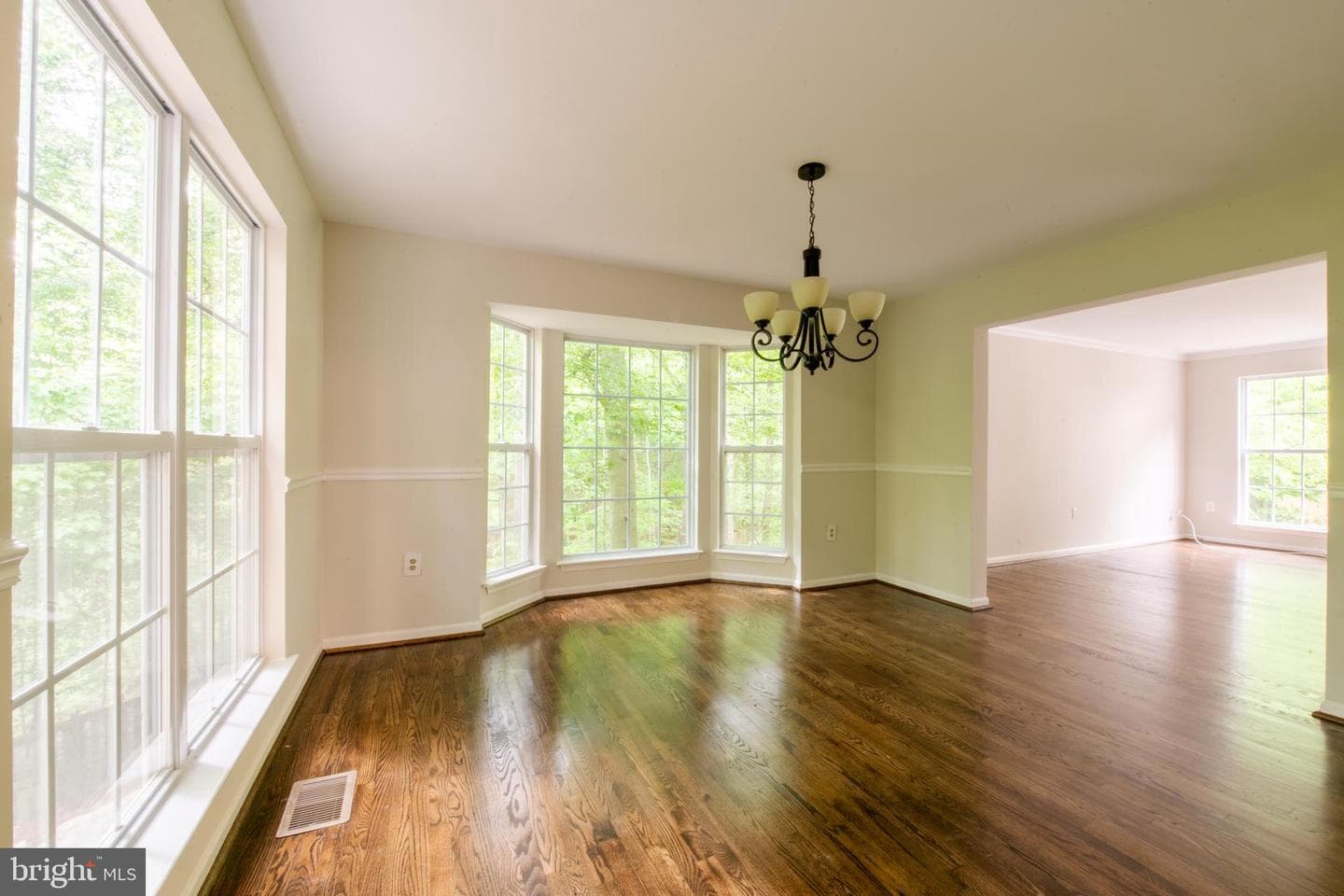 2424 Woodland Court photo 9