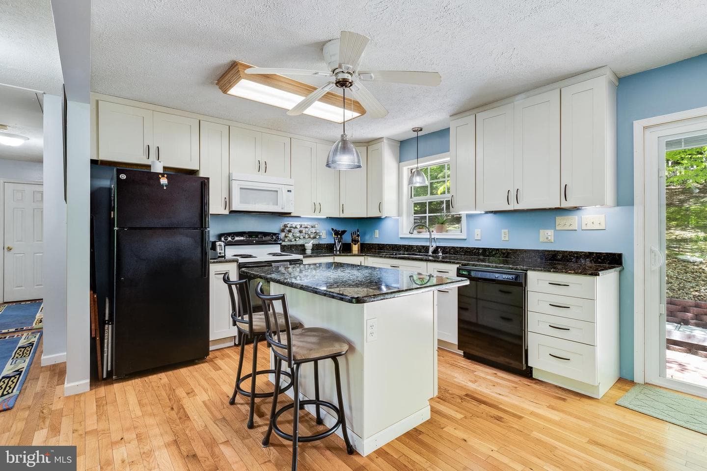494 Cardinal Drive photo 2